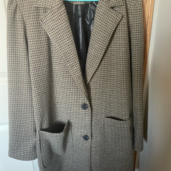 Knee length houndstooth coat - Picture 1 of 2
